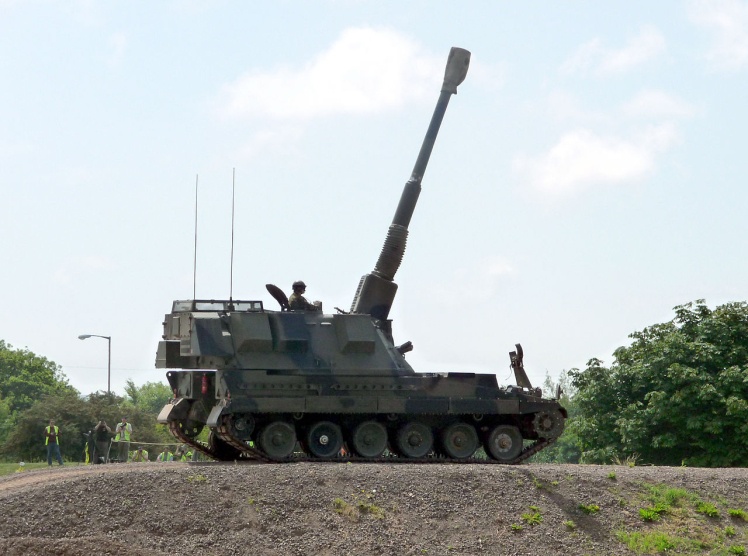 Self-propelled artillery installation AS90