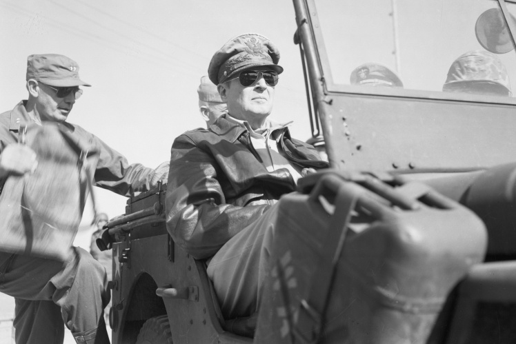 Commander of the UN forces in the Korean War, General Douglas MacArthur, 1950.