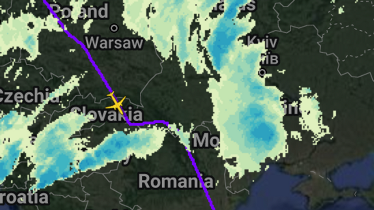 Norwegian passenger plane flew over Ukraine photo