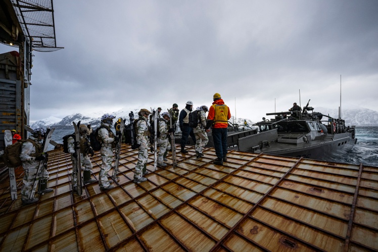 Французькі та фінські морські піхотинці під час військових навчань Nordic Response 24, 10 березня 2024 року.