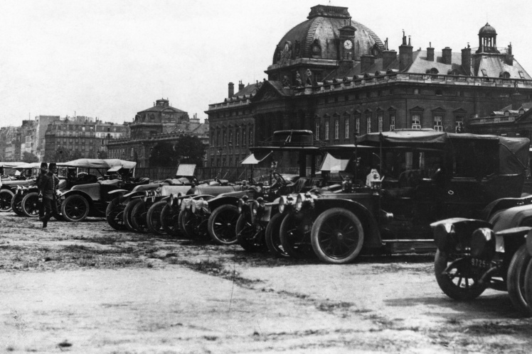 Paris taxis in the city square, 1914.