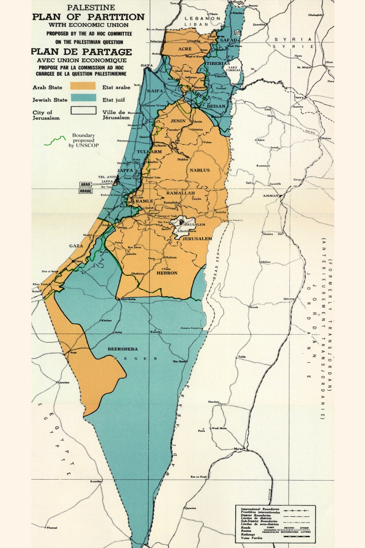 Карта поділу Палестини відповідно до резолюціїї Генасамблеї ООН від 29 листопада 1947 року. Жовтим кольором виділені арабські території, бірюзовим — єврейські. Зеленим кольором виділено межі попереднього плану поділу, розробленого Спецкомітетом ООН щодо  Палестини.