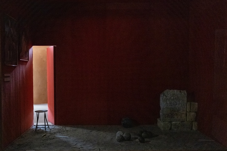 Розграбовані росіянами експозиції Херсонського обласного краєзнавчого музею. Вкрали щонайменше 20 тисяч експонатів.