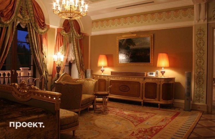 Putinʼs bedroom.