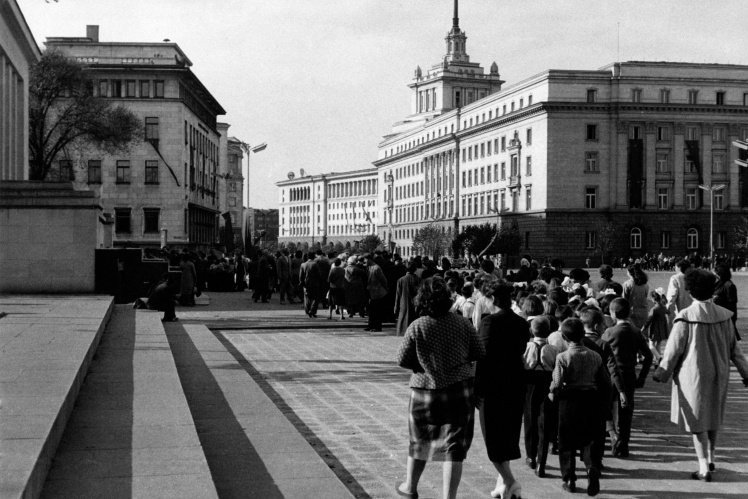 Черга відвідувачів до мавзолею Димитрова, грудень 1961 року.