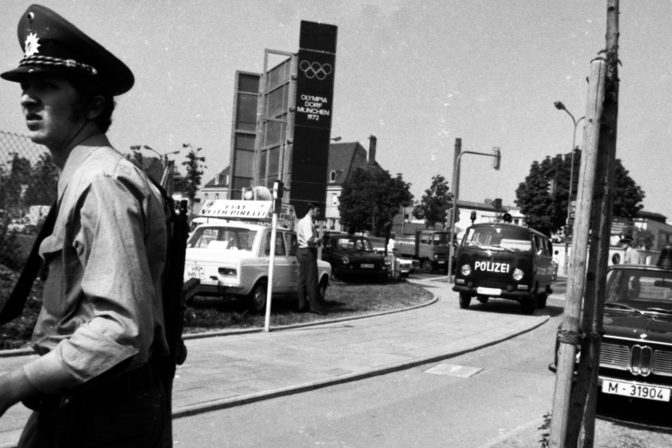 Поліція на в’їзді до Олімпійського селища, 5 вересня 1972 року.