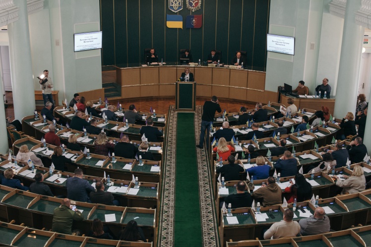 Заборонити Московський патріархат на позачерговій сесії у Хмельницьку обласну раду прийшли 47 із 63 депутатів.