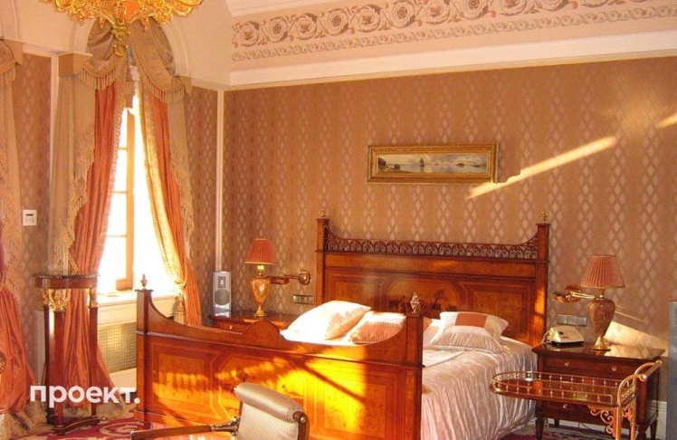 The bedroom that was intended for Putinʼs ex-wife Lyudmila.