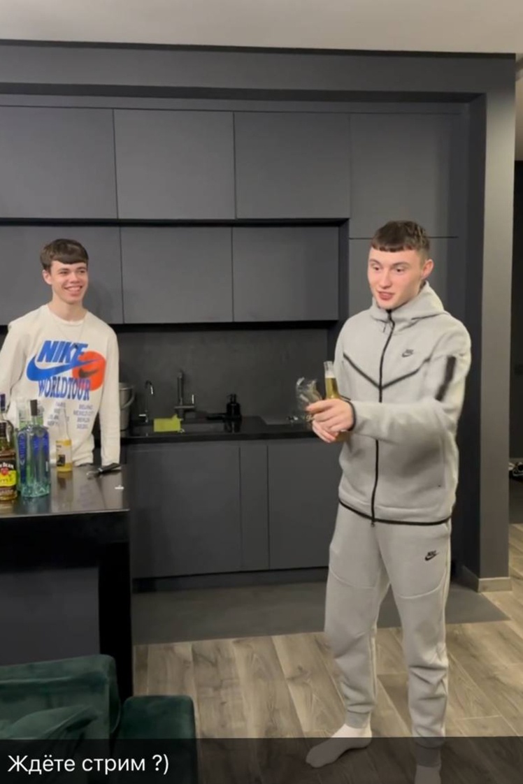 Фото з обшуку в квартирі, де знімали стрими.