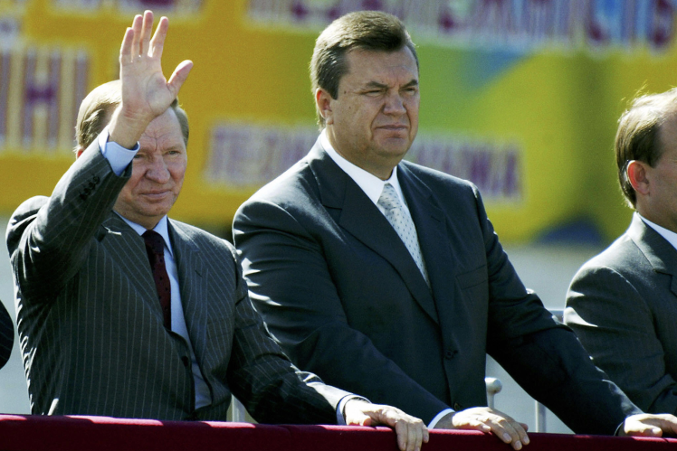 Kuchma and Yanukovych at a parade in Kyiv for the Independence Day of Ukraine, August 24, 2004.