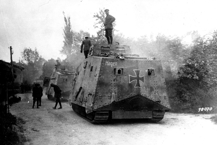 Важкі німецькі танки моделі A7V, 1918 рік.