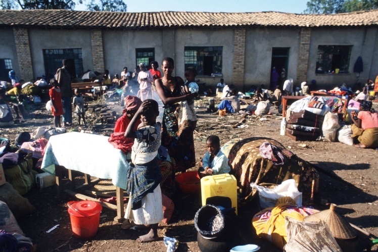 Appalling conditions in the Ruhango refugee camp, May 25, 1994, Rwanda.