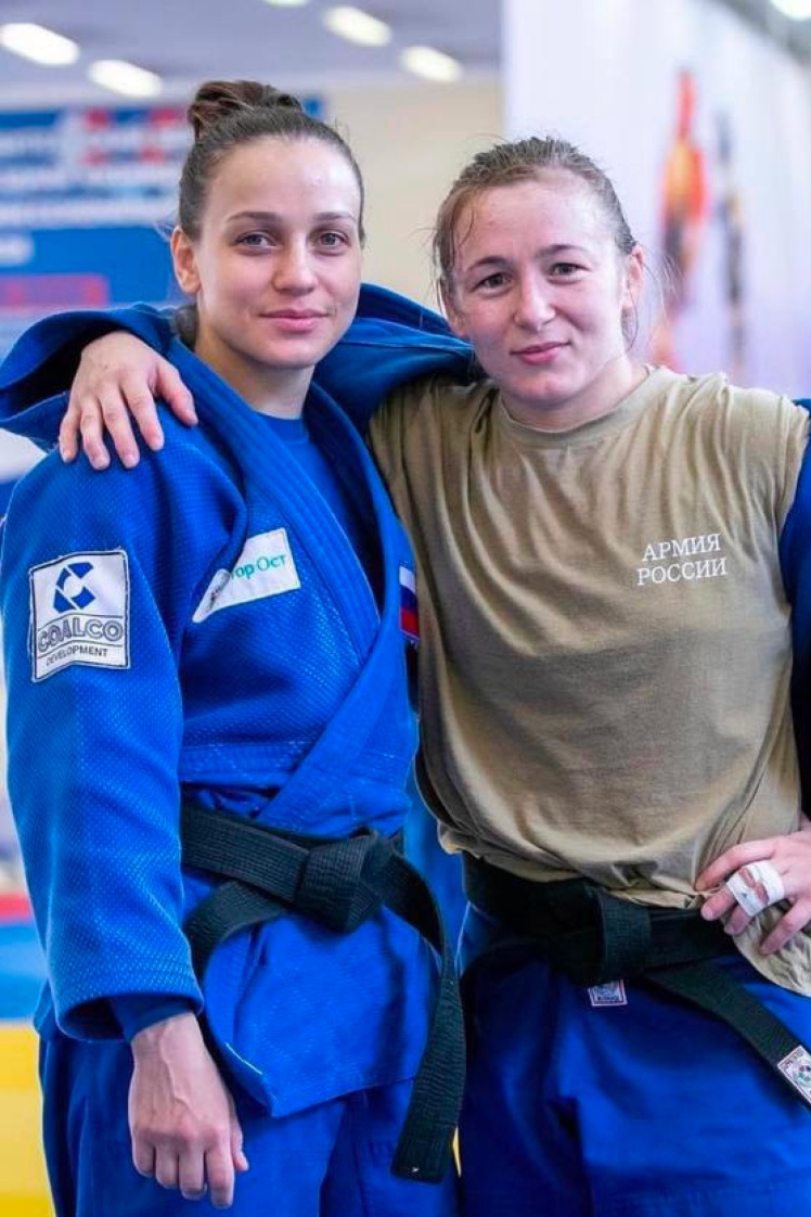 Judokas Sabina Gilyazova (left) and Darya Kurbonmamadova (right).