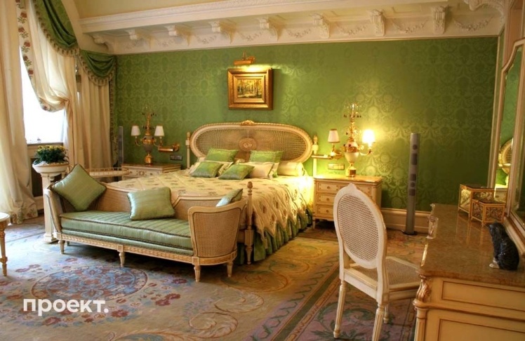 The bedroom of one of the presidentʼs daughters on the third floor of the residence.