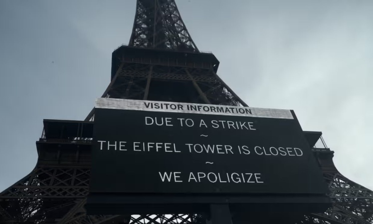 «Інформація для відвідувачів: через страйк Ейфелева вежа зачинена. Просимо вибачення»