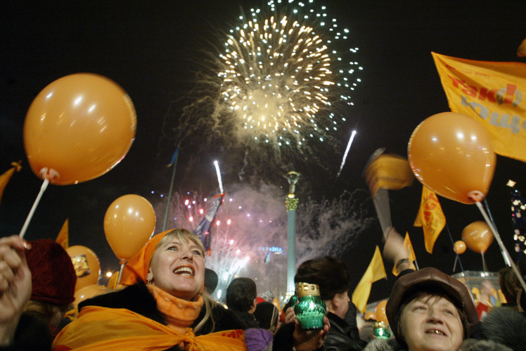 Supporters of Yushchenko set off fireworks on Maidan Nezalezhnosti in Kyiv, a few days after the runoff of the second round of the presidential election, on December 28, 2004.