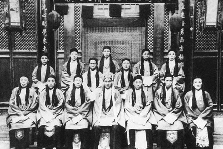 «Червоні ліхтарі» — бойова група часів Боксерського повстання в Китаї, приблизно 1900 рік.