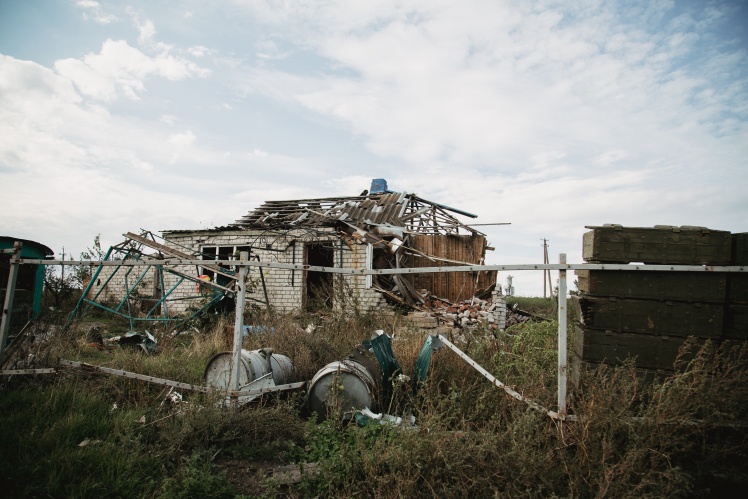 Зруйновані будинки у селі Мала Комишуваха, де народився Володимир Кириченко.