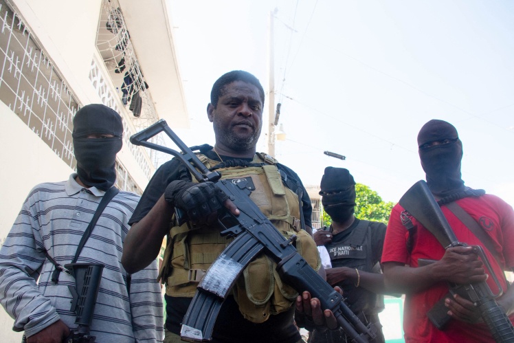 Озброєні представники гаїтянських банд.