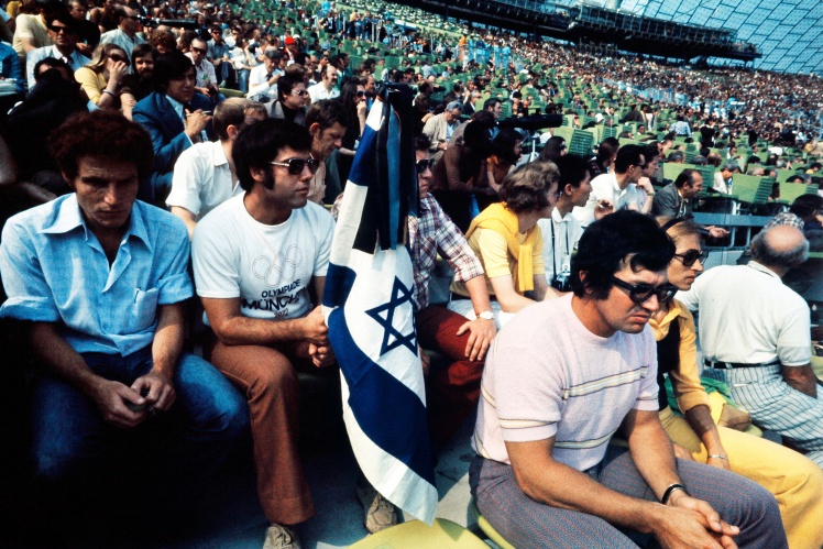 Панахида за загиблими ізраїльтянами на Олімпійському стадіоні в Мюнхені, 6 вересня 1972 року.