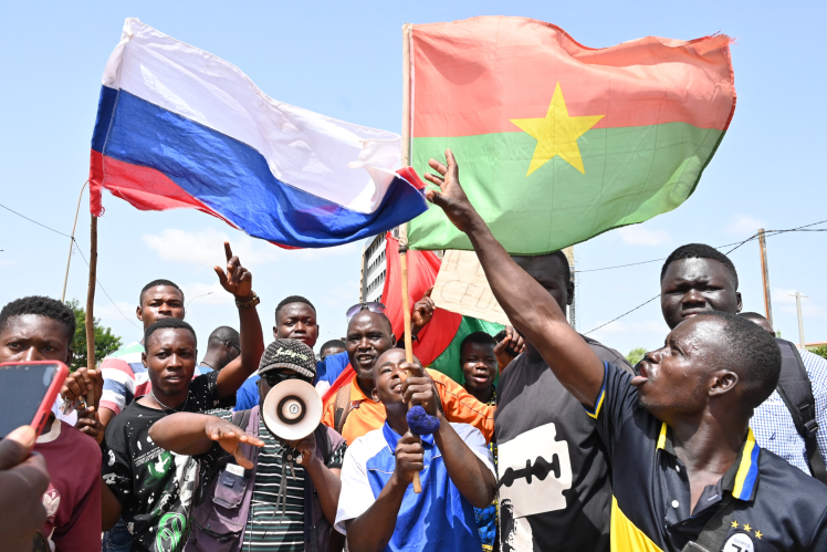 Before the coup-de-tats, all three countries were members of the Economic Community of West African States, an organization that is one of the pillars of African regional integration. But the organization criticized the military coup-de-tats and began imposing sanctions on the countries. After that, Mali, Niger and Burkina Faso left it. In the picture: Protest in Burkina Faso against the organization, October 2022.