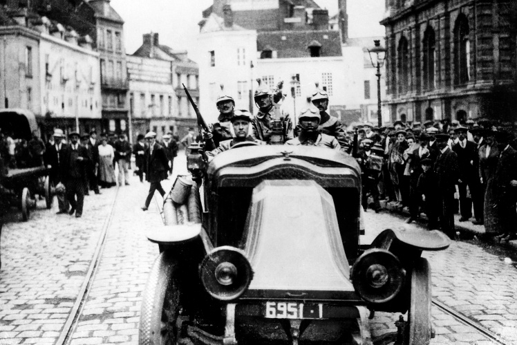 French soldiers leave Paris for the frontline by taxi, September 7-8, 1914.