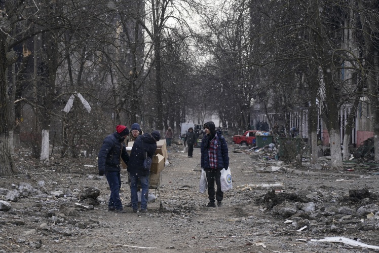 Residents of Mariupol are being evacuated from the city. March 18, 2022.