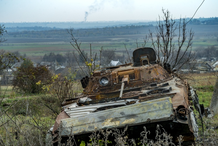 Знищений російський танк на околицях звільненого села Іванівка Херсонської області.