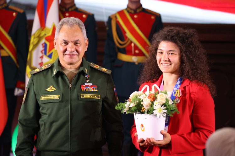 Judoka Taimazova and Shoigu at the presentation of the "Soldier of the Year — 2021" award.