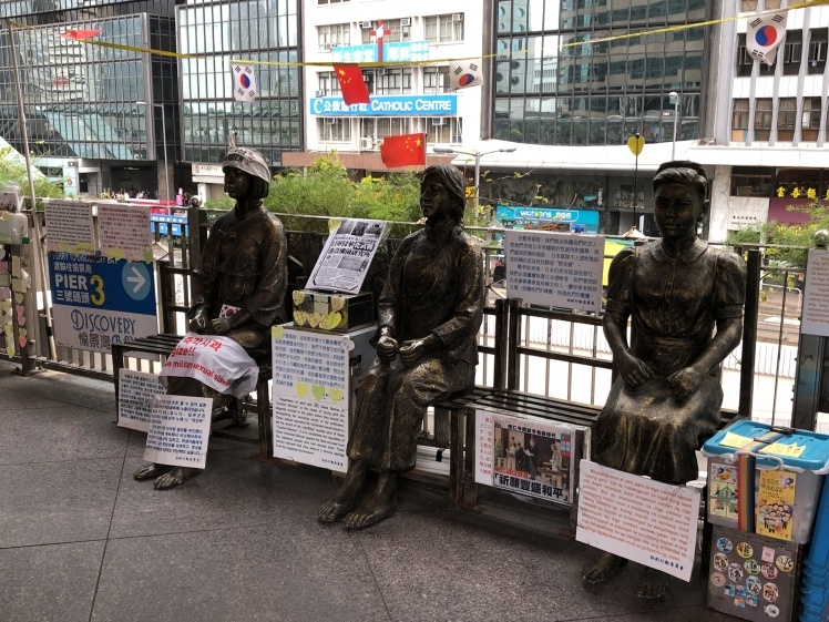 Статуї «жінок для втіх» у Гонконгу.