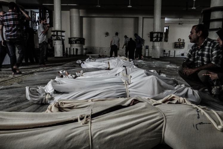 Трупи дорослих і дітей, убитих нервово-паралітичним газом у Східній Гуті, 21 серпня 2013 року