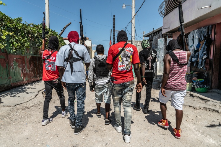 Барбекю з іншими учасниками банди «патрулює» вулиці столиці Гаїті, 22 лютого 2024 року.