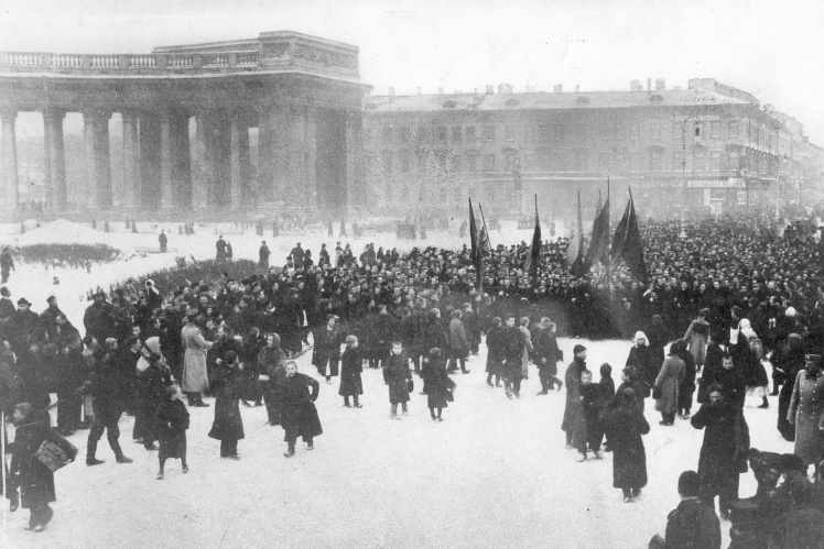 Демонстрація на Невському проспекті в Санкт-Петербурзі в день «Кривавої неділі», 22 січня 1905 року.