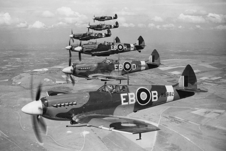 Британські винищувачі Spitfire під час боїв із німецькими ВПС за домінування в повітрі над Британією, 1940 рік.