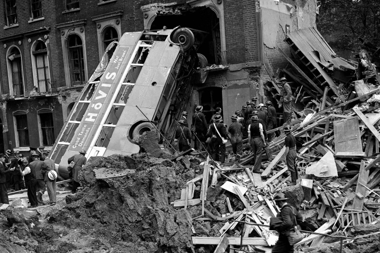 Наслідки однієї з німецьких повітряних атак на Лондон, 1940 рік.