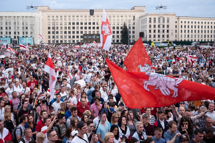 Квітень 2020 року, Мінськ, масовий мітинг проти фальсифікації виборів Олександром Лукашенком.
