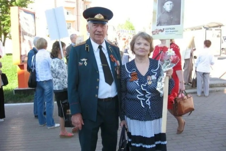Oleksandr Syrskyiʼs parents Lyudmila and Stanislav.