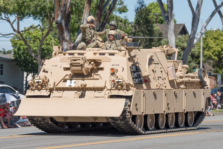 M88 — гусенична броньована ремонтно-евакуаційна машина американського виробництва.