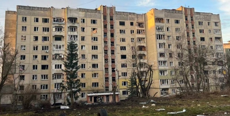 A house in Lviv damaged by an explosive wave.