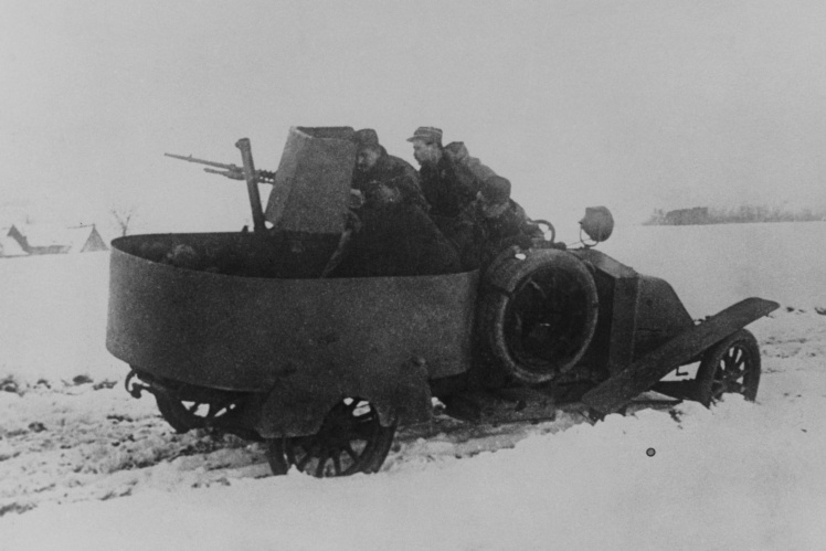 Французький броньований автомобіль під час бою в Шампані, 1916 рік.