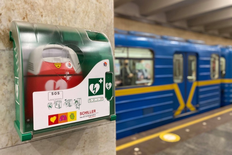 Дефібрилятори в київському метро