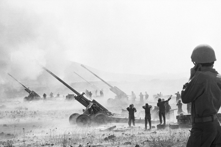 Israeli artillery on the Golan Heights, 1973.