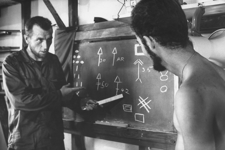 Theory classes for Cuban émigrés at a CIA training camp, March 1961.