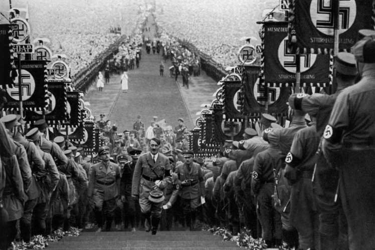 Пропагандистське фото Гітлера під час Свята врожаю — одного з найбільш шанованих у католицькій церкві Німеччини, 1 жовтня 1936 року.