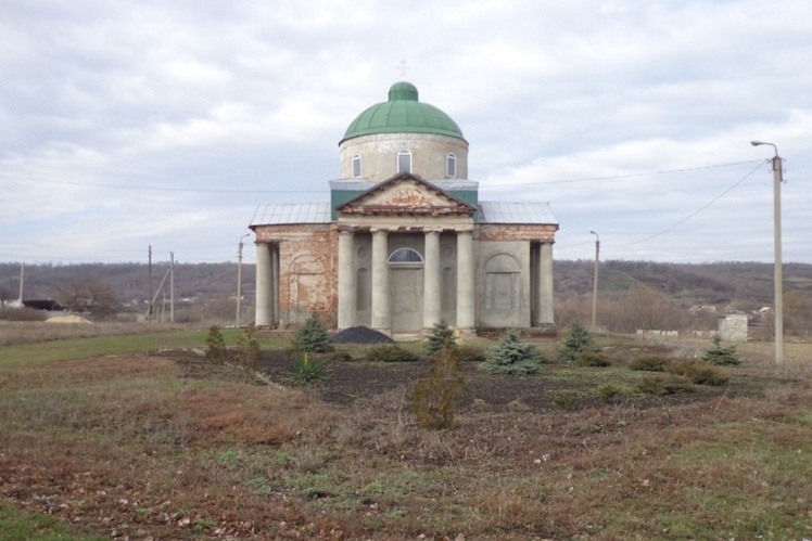 The ancient church in Klishchiivka before the war.