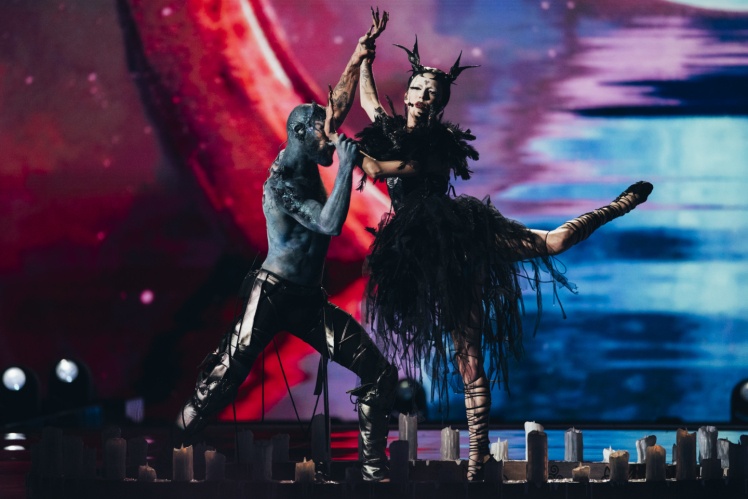 Bambie Thug на сцені першого півфіналу «Євробачення-2024».