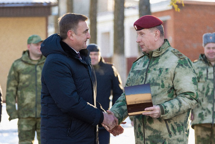 Олексій Дюмін та голова Росгвардії Віктор Золотов, 5 грудня 2022 року. 