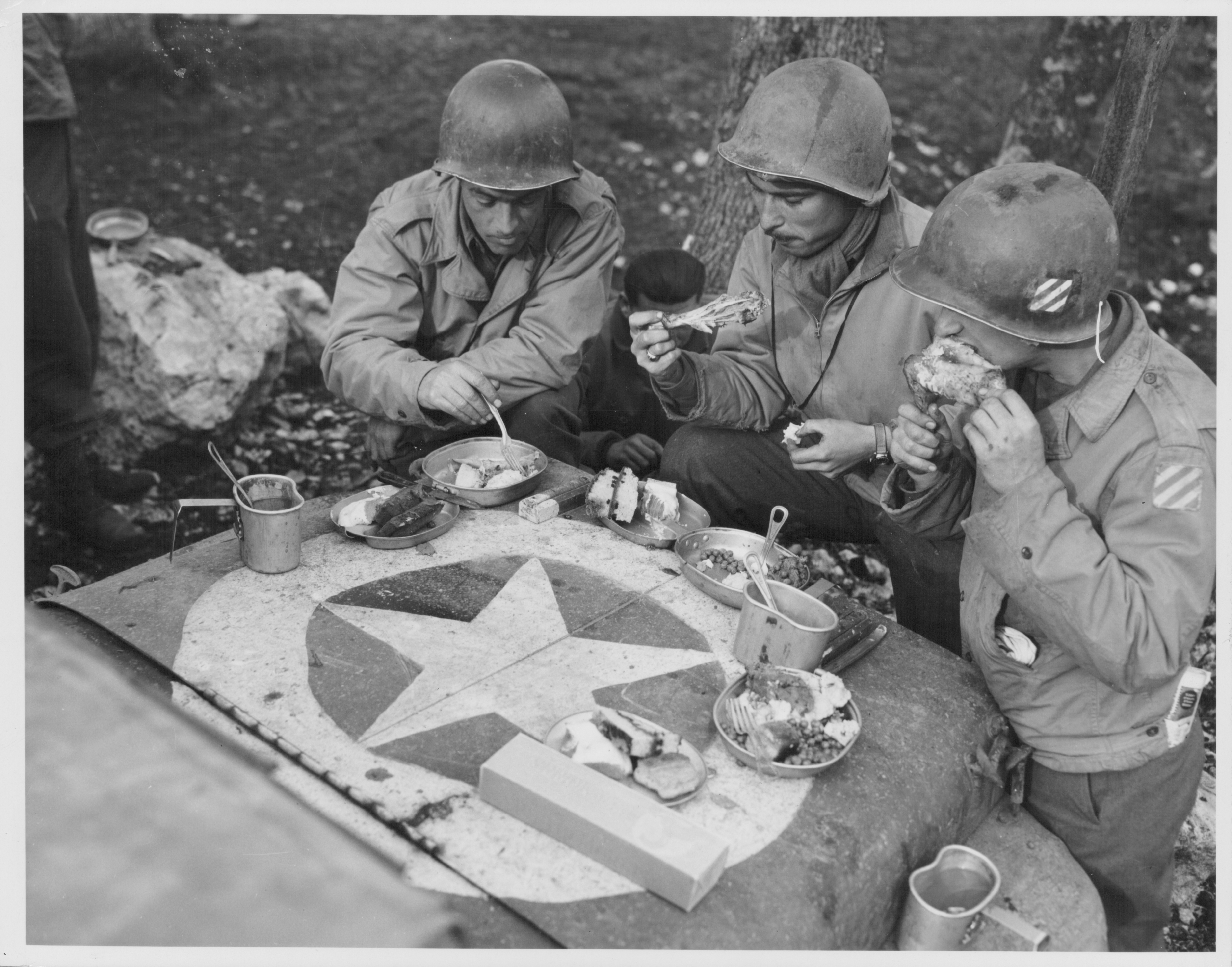 How Christmas and New Year were celebrated during the wars — a photo story