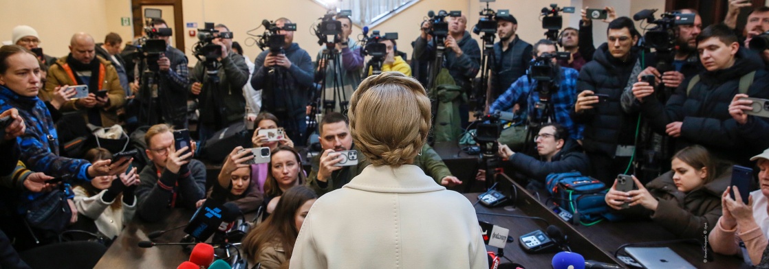 НАБУ і САП обвинувачують Юлію Тимошенко в підкупі депутатів. Вона каже, що захищає країну від зовнішнього управління. Що відомо про справу, і які питання залишаються без відповідей. Пояснюємо