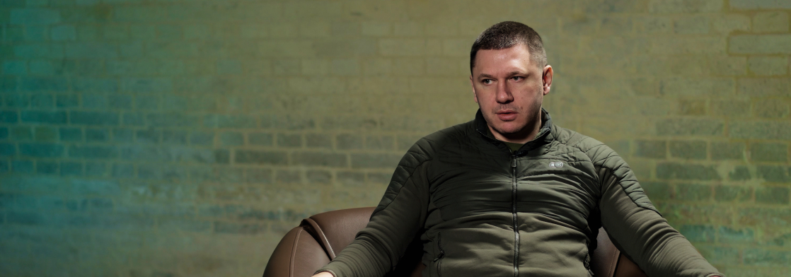 Серж Марко: волонтер, морпіх, снайпер, старший сержант роти безпілотників 59 бригади. Велике інтерв’ю про те, як виглядає сучасна війна і чому перевага в ній зараз на боці ворога